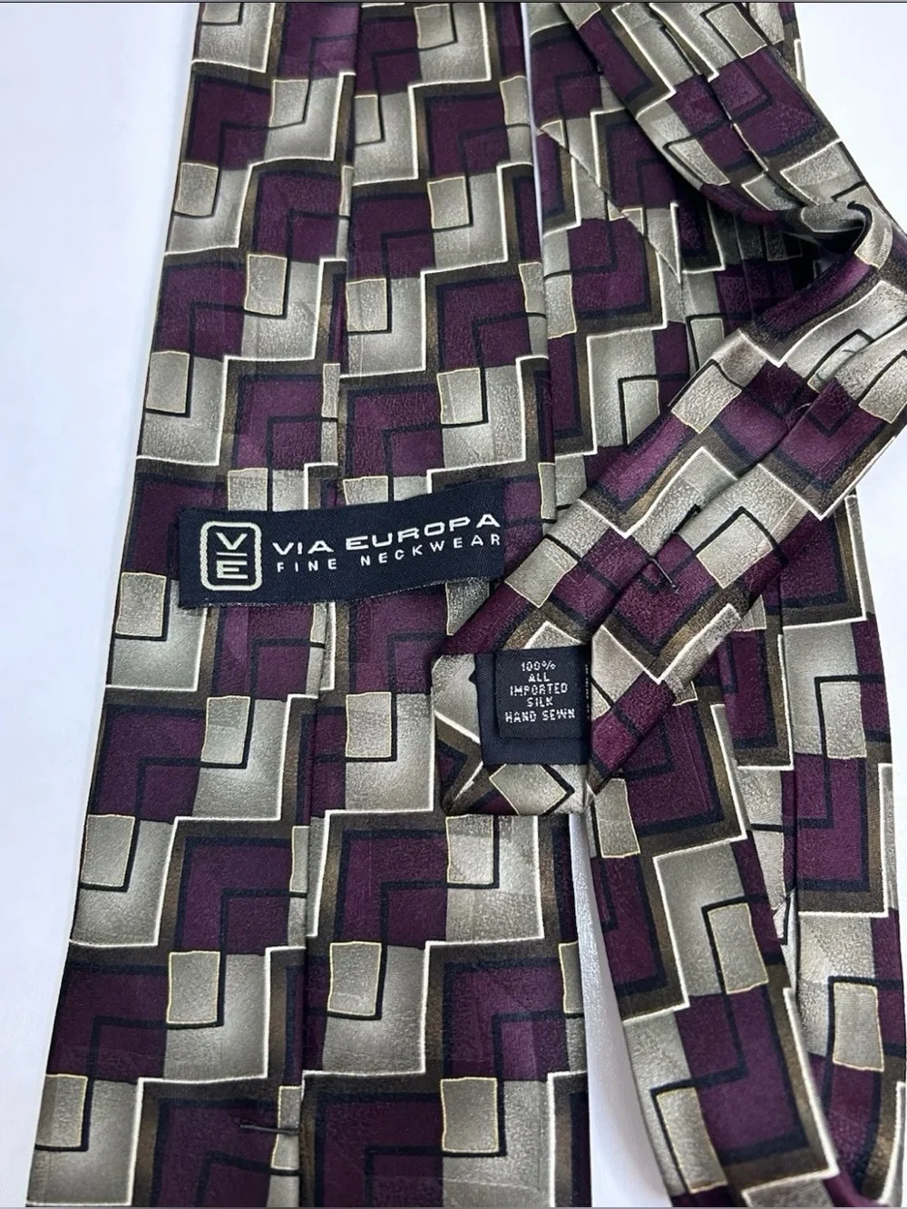 Men’s 100% Silk Hand Sewn Geometric Necktie Purple Gray Classic 3.25” Via Europa